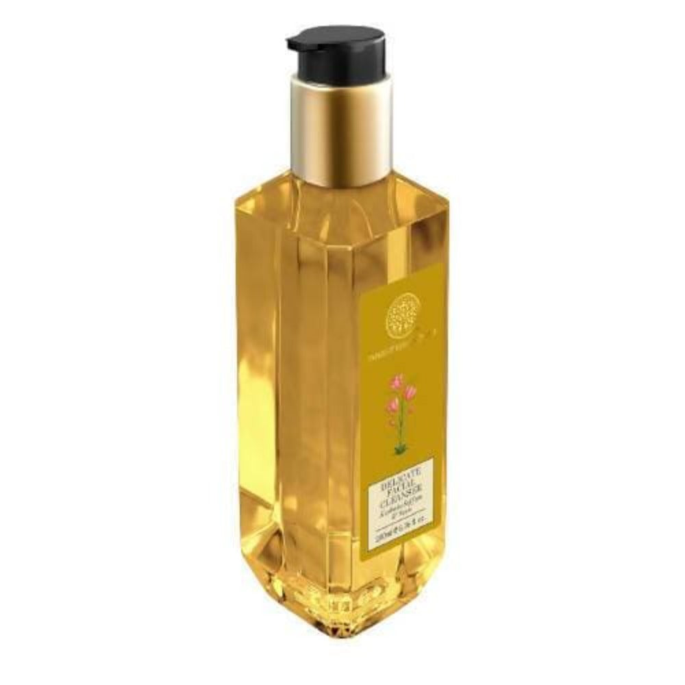 Forest Essentials Delicate Facial Cleanser Kashmiri Saffron & Neem Forest Essentials Delicate Facial Cleanser Kashmiri Saffron & Neem