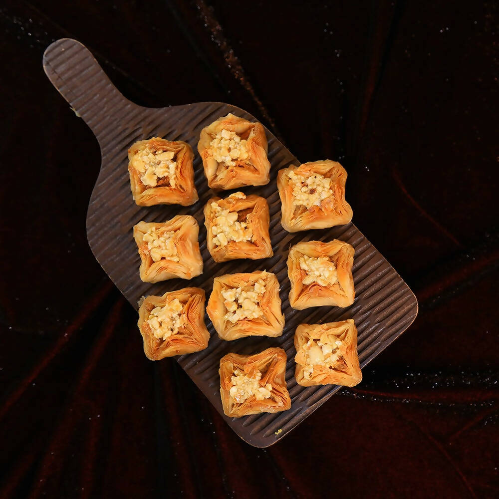 Olive Mithai Kaju Piramid Baklawa Olive Mithai