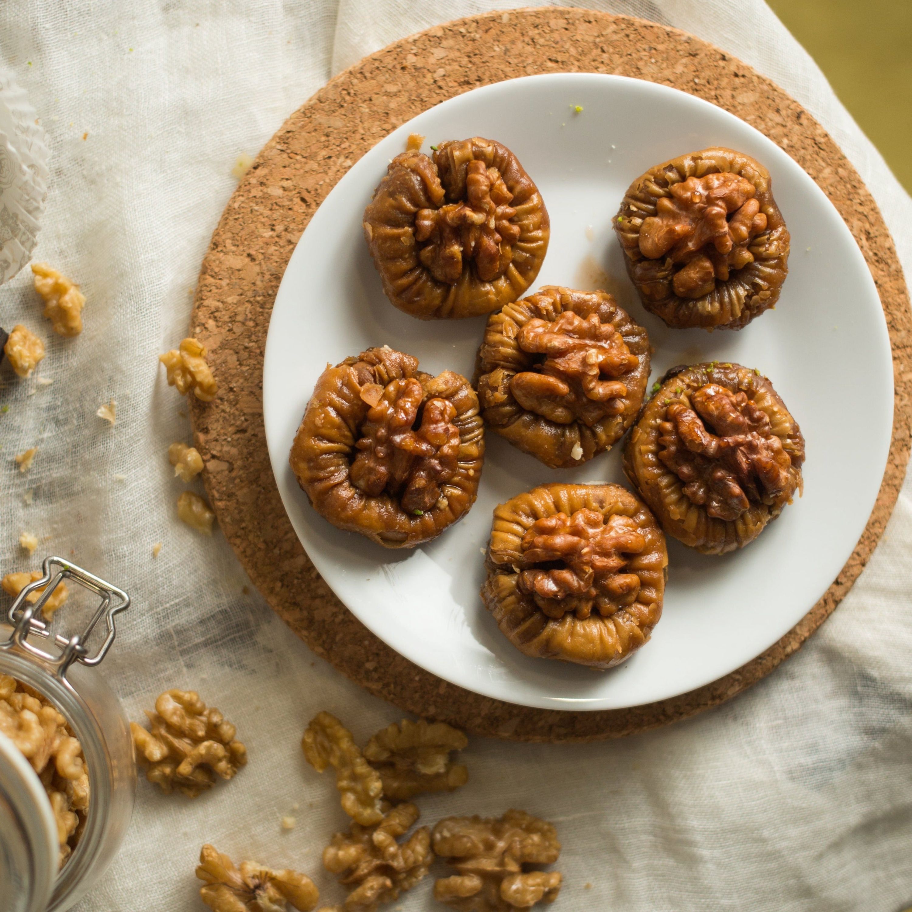 Almond House Chocolate Walnut Basket - Safuron