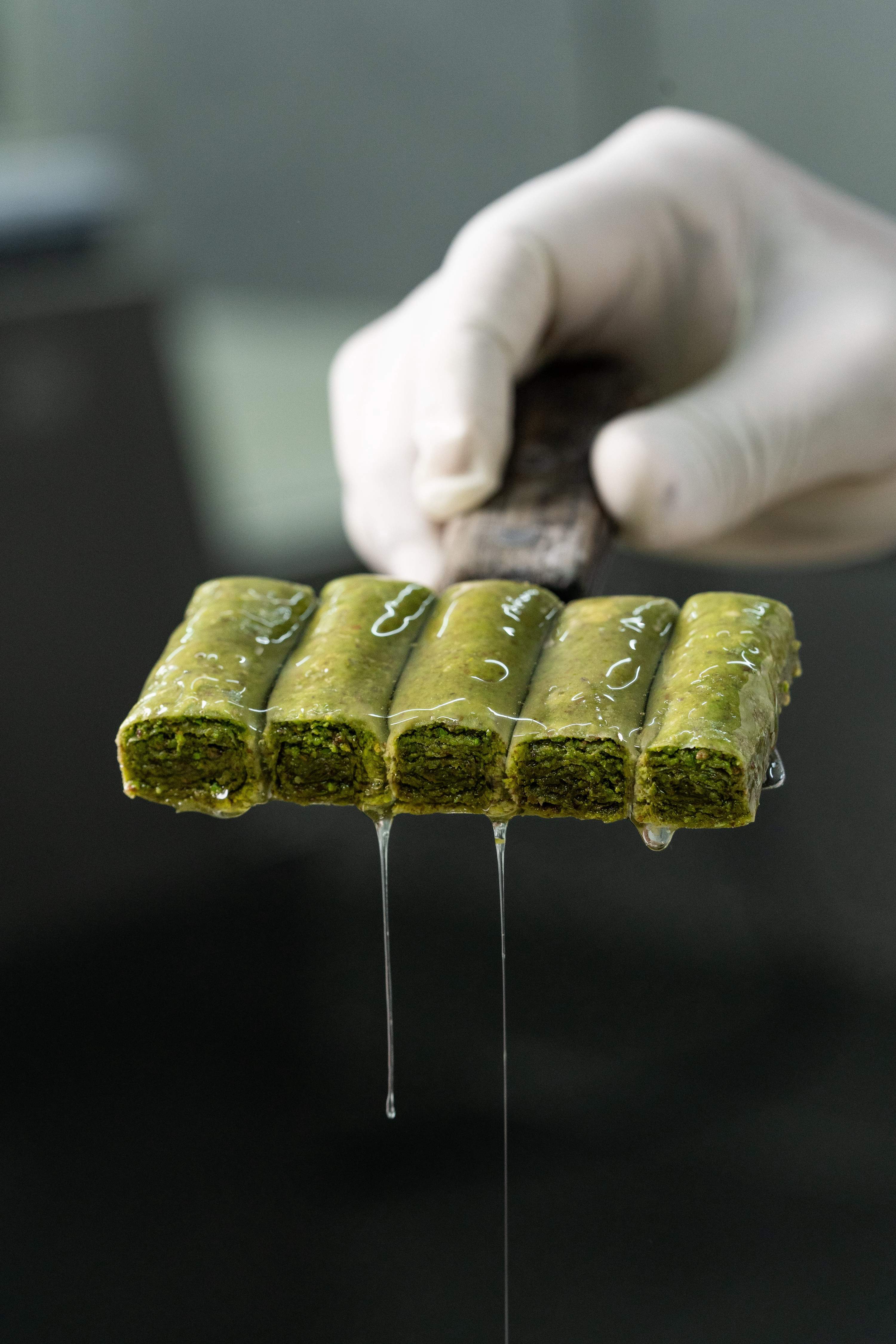 Gourmet Baklava Classic Pista Roll Baklava - Safuron