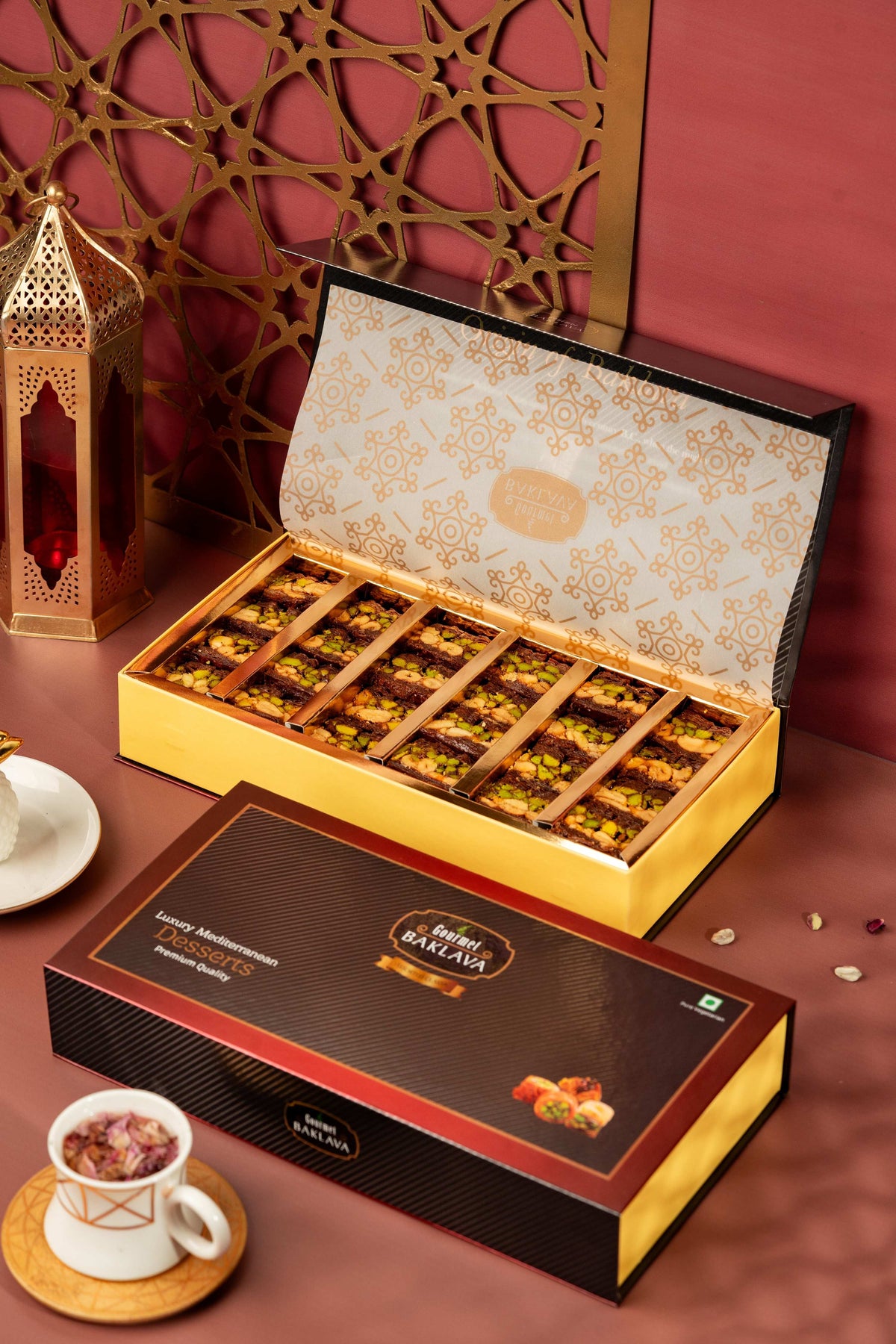 Gourmet Baklava Crescent Gift Box Of Chocolate Cashew Pistachio Baklava - Safuron