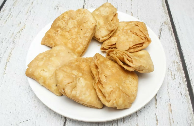Aggarwal Sweets Corner Triangle Namkeen Mathri Aggarwal Sweets Corner